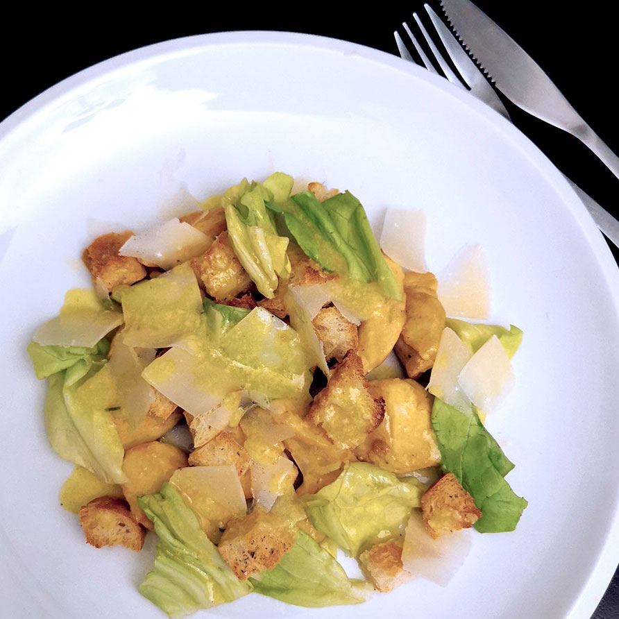 Salade César avec poulet grillé